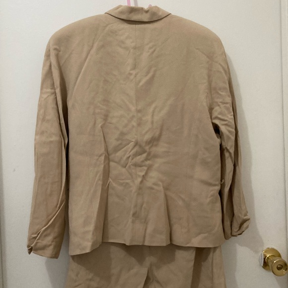 Beige suit by Valerie Stevens Petites - Picture 1 of 2